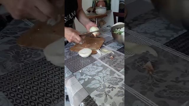 ZOE MIR Кухня на глаз БОРАНИ из ботвы цветной капусты.Очень вкусно! смотреть онлайн