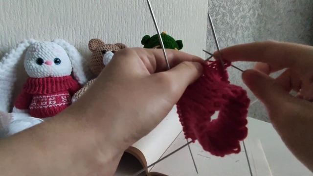 Как связать свитер для игрушки спицами. Реглан сверху