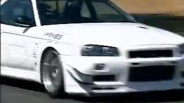 NISSAN SKYLINE GT-R смотреть онлайн