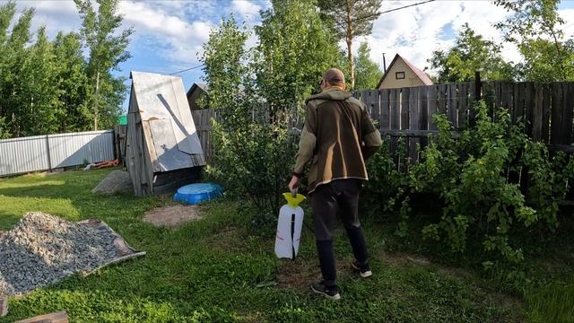 Спасаем клубнику от птиц! Готовимся к постройке фасадного забора! смотреть онлайн