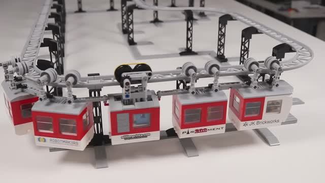Строим подвесной поезд LEGO | Building a Suspended LEGO Train смотреть онлайн