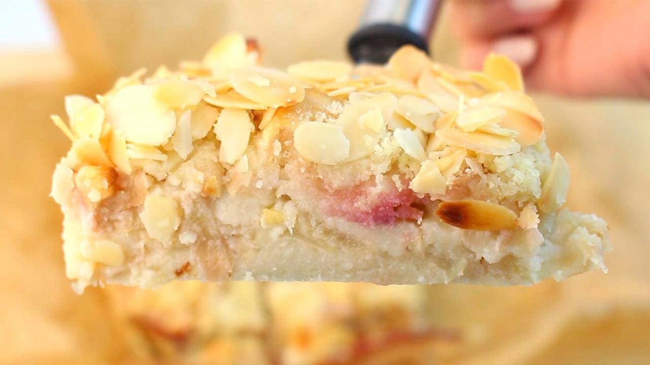 Нежнейший ЯБЛОЧНЫЙ ПИРОГ / Много яблок и мало теста! Тесто вкусное, похоже на нежный крем! смотреть онлайн