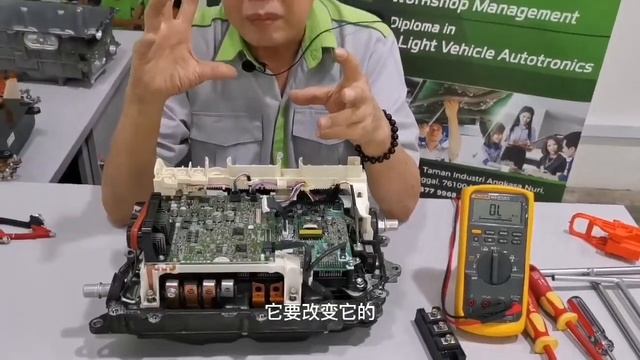 汽车电学示范分享油电混合系统(Hybrid Inverter/Converter System)教学如何正确使用 Digital Meter 检查 смотреть онлайн