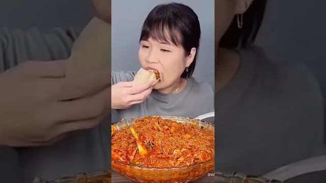 Kimchi, dumplings, noodles смотреть онлайн