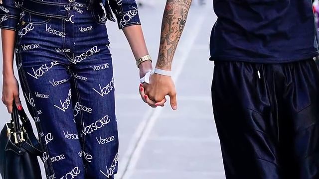 A comparison of Justin Bieber's behavior with Hayley Baldwin vs. Selena Gomez смотреть онлайн