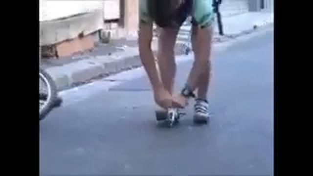 Мужик на маленьком велике смотреть онлайн
