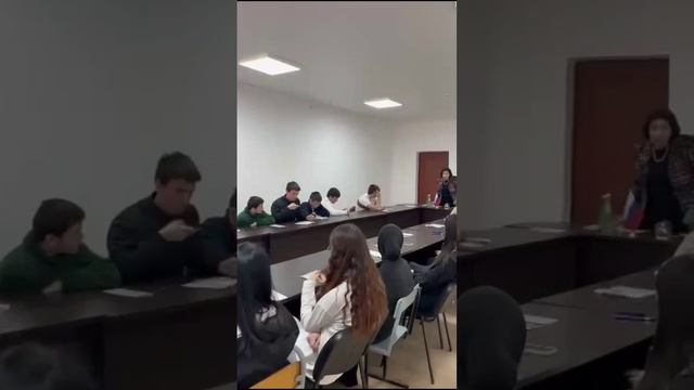 Врач психиатр-нарколог ГБУ РД «РНД» Саламат Шамсиева приняла участие в работе круглого стола смотреть онлайн