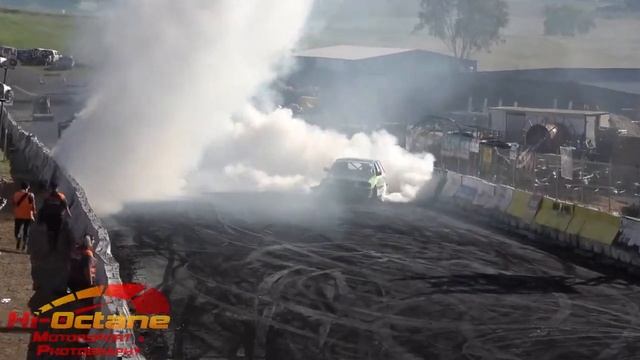 R31 SKYLINE WAGON BURNOUT AT GATTON MOTORFEST смотреть онлайн