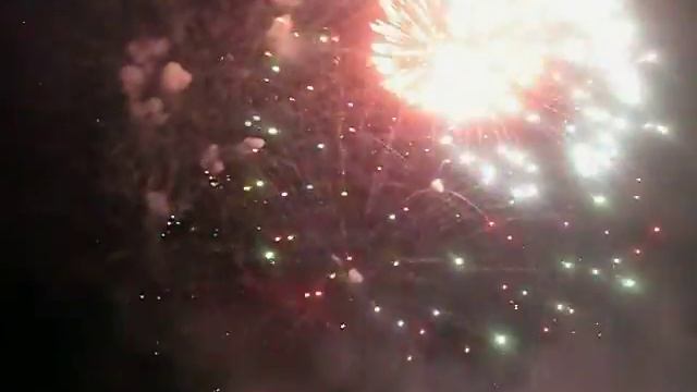 Салют на День Города в Уфе. Горсовет. 12 июня 2012 г смотреть онлайн