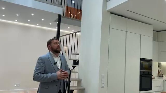 Обзор интерьера Двухэтажной квартиры за 15 млн. Я бы переехал туда жить! смотреть онлайн