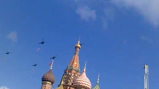 Парад 66 летия победы пролет вертолетов Васильевский спуск смотреть онлайн