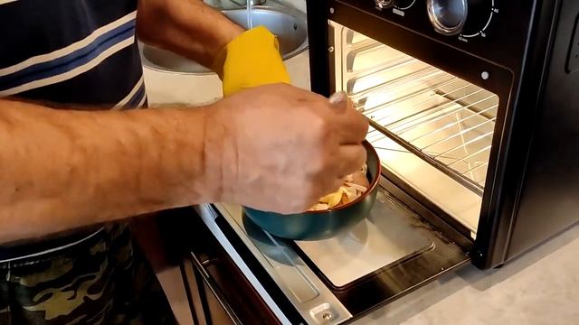 Готовим рыбу,колбаски,кур, и в горшочке.Минипечка Marta 4296 смотреть онлайн