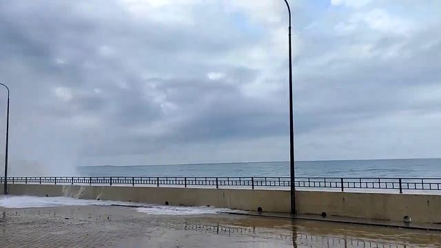 Парк-отель "Кавказ" Абхазия .Шторм 15 и 16 июня 2024 смотреть онлайн