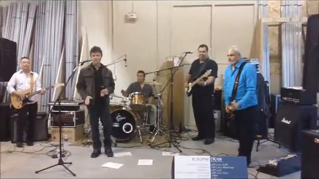 une bonne gig a ottawa avec la band 4 rent.wmv смотреть онлайн