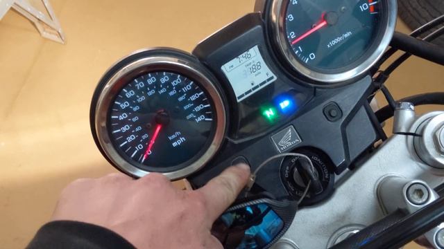 2013 Honda CB1100 Cold Start With Aftermarket Exhaust смотреть онлайн