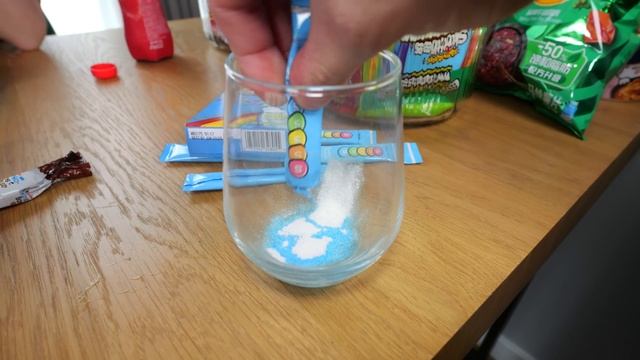 KTO SZYBCIEJ ZJE SŁOIK XXL na SWOJĄ LITERĘ WYGRYWA! смотреть онлайн