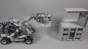Робот Lego подносит ПОЛНЫЙ стакан Воды | Lego Robot moves a FULL Glass of Water
