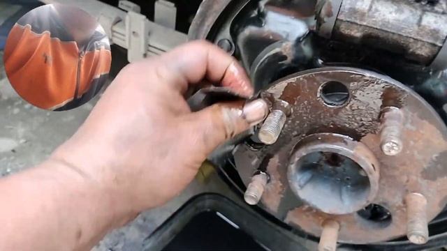 replace brake shoe rear Toyota 2L revo смотреть онлайн
