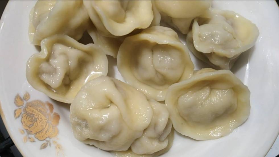 Идеальное тесто на пельмени -тонкое, не рвется. Рецепт домашних пельменей -сочные, не развариваются смотреть онлайн