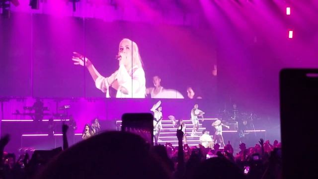 Lady Marmalade - Christina Aguilera feat. Lil Kim - 10-03-2018 - Radio City Music Hall смотреть онлайн