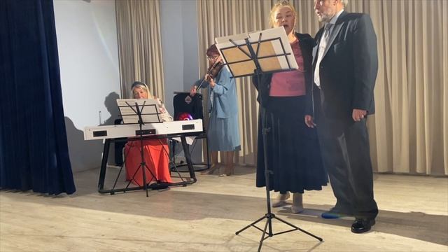 Мы вышли в сад - Марина Орлова, Алексей Ткачев, piano - Елена Леменкова, скрипка - Аида Сагателова смотреть онлайн
