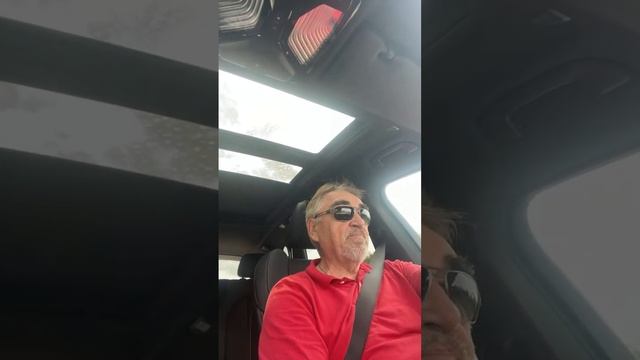 ВЕСЕЛЫЙ ХОЛОСТЯК смотреть онлайн