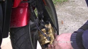 Honda CBF 600 SA Bremsklötze brake pad wechseln Teil 1