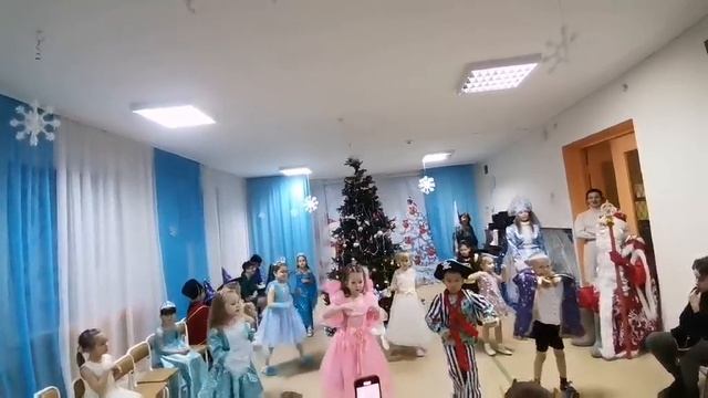 Новогодний утренник в группе №7 «Непоседы» ДОУ 8 Ангарск смотреть онлайн