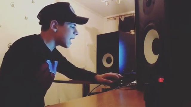 Брюнетка/Федя Шамилов