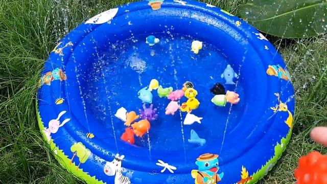 Learn Colors With Wild Zoo Animals In Blue Pool Water with Fountain Изучаем Цвета с Животными смотреть онлайн