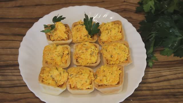 Новогодние закуски. Простая закуска на праздничный стол. Сыр с морковью и чесноком. смотреть онлайн