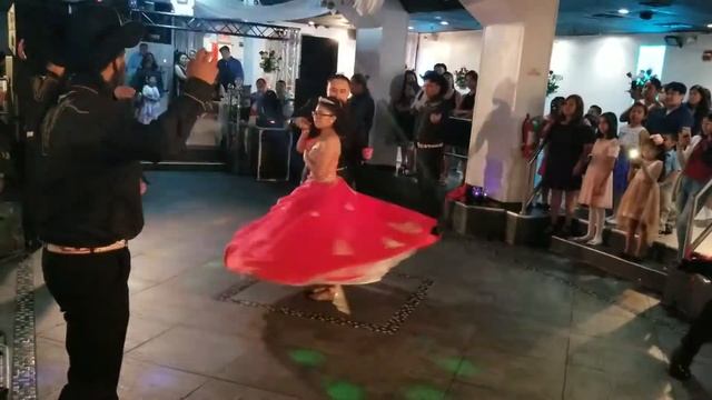 Quince años de Evelyn flores смотреть онлайн