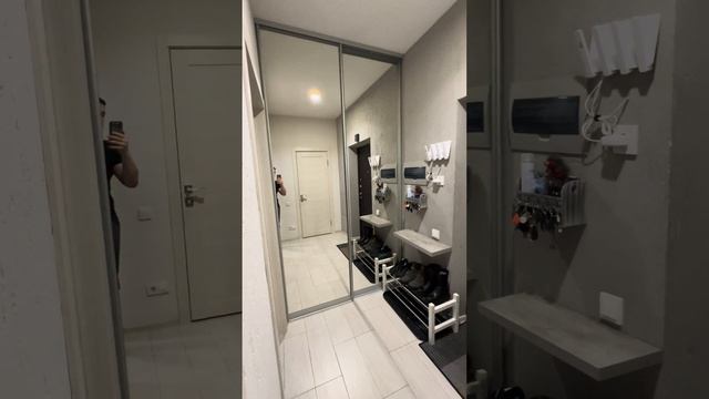 Грамотное решение для гардеробной комнаты - установка дверей-купе в гардероб #cupedoors #гардеробная смотреть онлайн