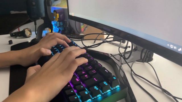 (Razer Yellow Switch) Razer Black Widow V3 65% Sound Test 🔈 смотреть онлайн