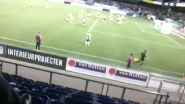Sparta Rotterdam in het stadion, aanval na een aanval op de geelblauwe leeuwen смотреть онлайн