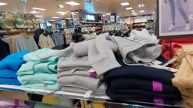 Жизнь беженцев в Нидерландах🇺🇦🇳🇱 Заюдплейн в Ротердаме Цены смотреть онлайн