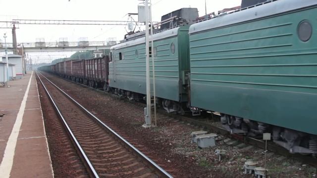 Электровоз ВЛ10У-317 с грузовым поездом станция Бекасово-1 смотреть онлайн