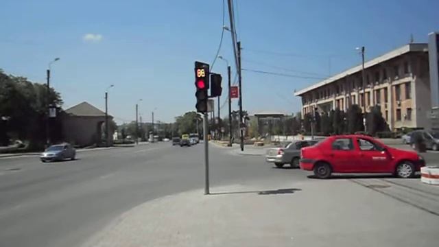 E verde sau e roşu pentru maşini la acest semafor în Iaşi? смотреть онлайн