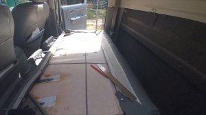 Как сделать в Toyota Hilux 7 спинку заднего сидения откидывающейся