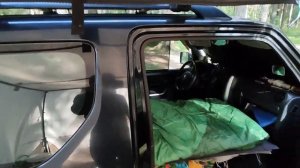 Спальное место в Suzuki Jimny. Suzuki Jimny - автомобильный кемпер микроформата.