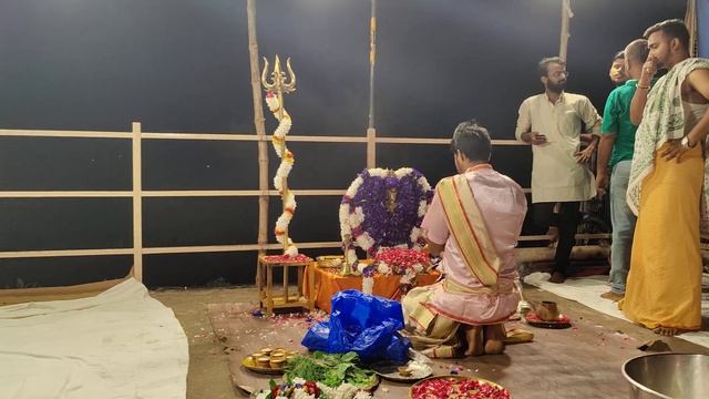 #shots #banaras #gangaarati Banaras Ganga Aarti ki Teyari karte huye Panda ji смотреть онлайн