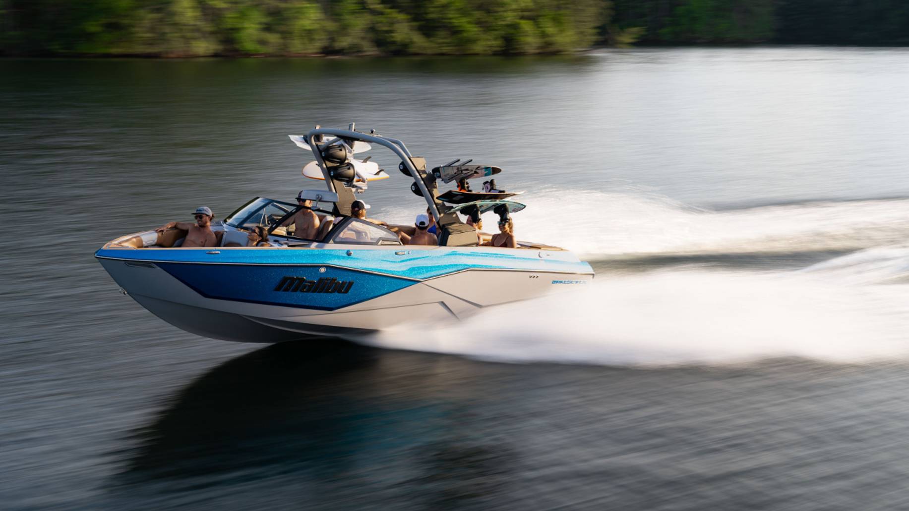 Катер буксировщик Malibu 25 LSV смотреть онлайн