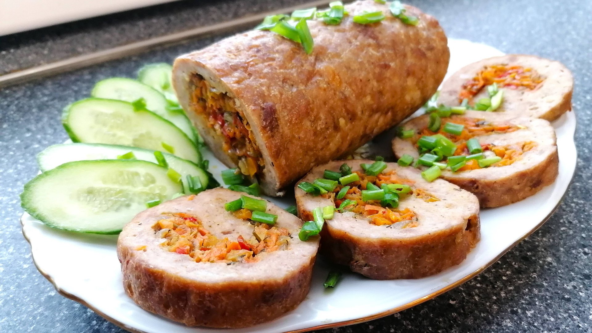 СУПЕР ЗАКУСКА на праздничный стол!Мясной рулет с овощной начинкой.Сытно,вкусно и полезно! смотреть онлайн