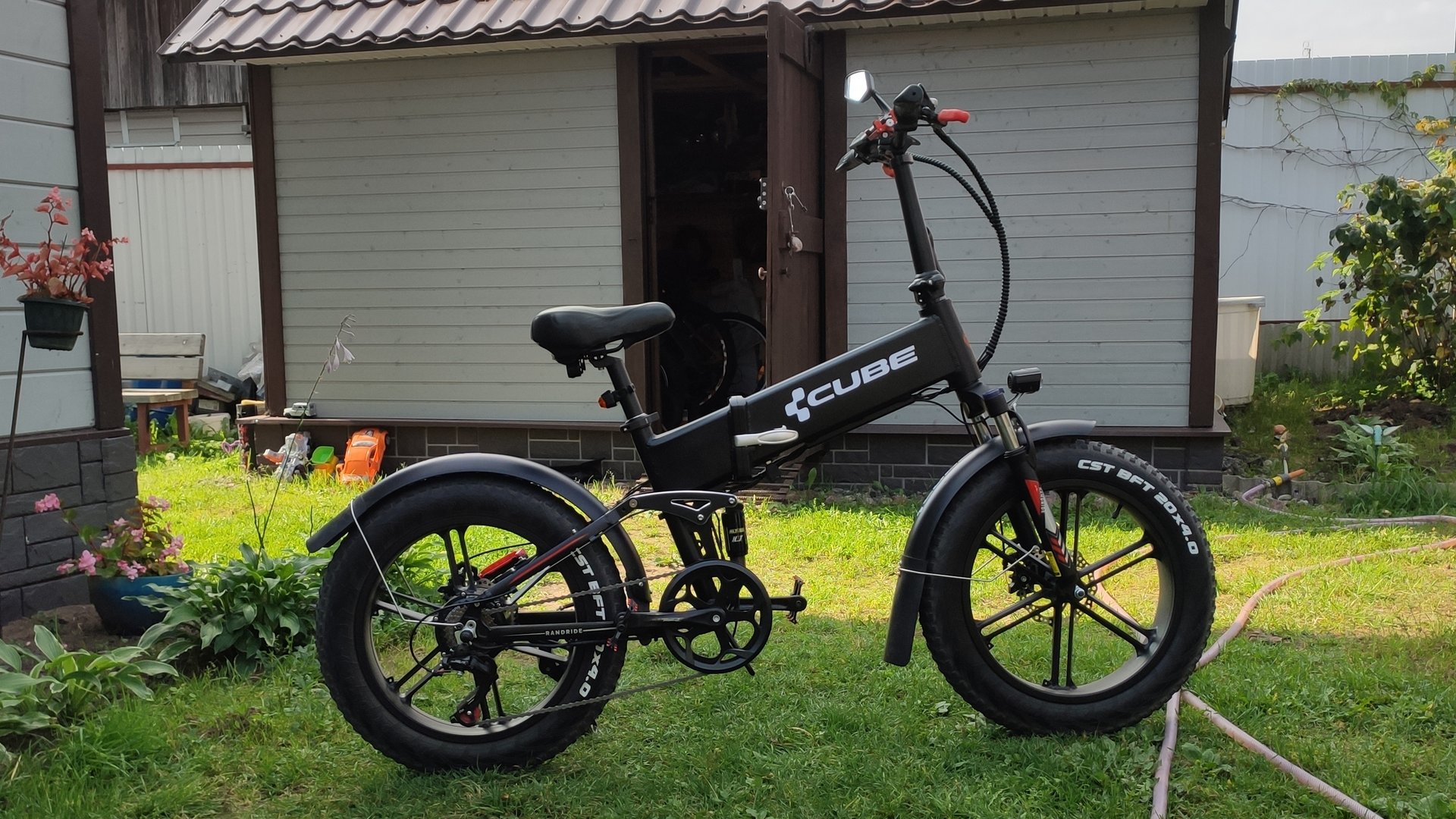 Клеим колесо на фэтбайке