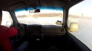 Suzuki Jimny по льду на грязевой резине