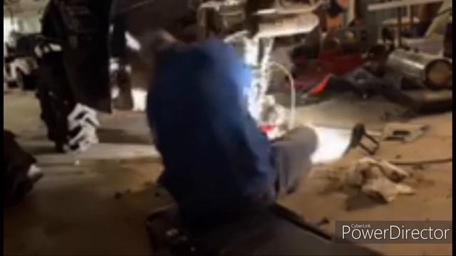 Putting in back diff in my Can-Am Outlander 570 смотреть онлайн