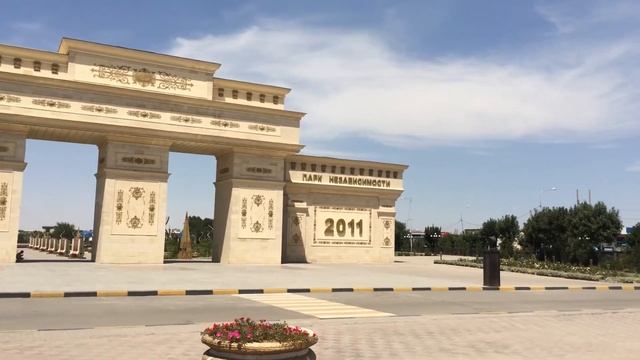 Центральная арка парка Независимости, Чимкент смотреть онлайн