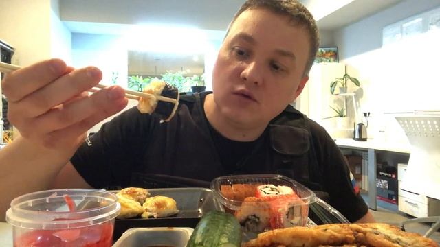 Mukbang rolls смотреть онлайн