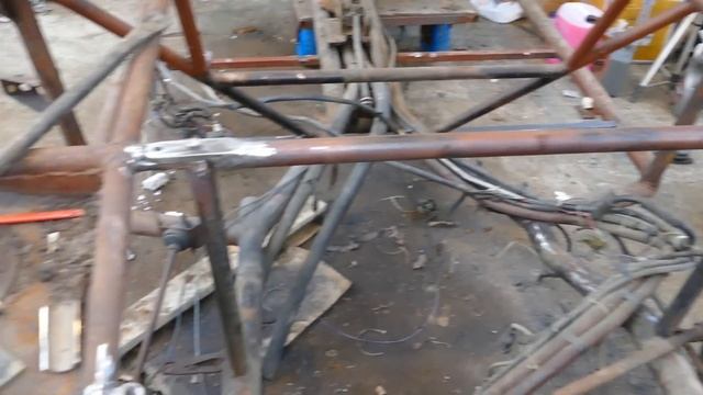 30 лет спустя Лаура 2. Новое решение по подвеске, ставим двигатель. смотреть онлайн