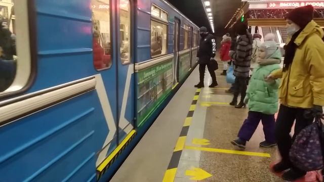 Состав 81-717/714.5М на станции "Геологическая". Екатерибругский метрополитен смотреть онлайн